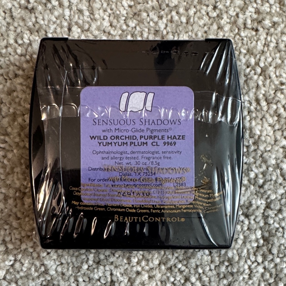 NWT BeautiControl Sensuous Shadows Purple Pallet